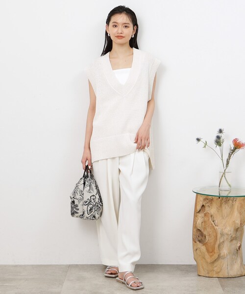 OPAQUE.CLIP（オペークドットクリップ）の「◆【大草直子さんコラボ】Vネックニットジレ（ベスト・レディース・オフホワイト/カーキ/ブラック・00）」の9枚目の写真