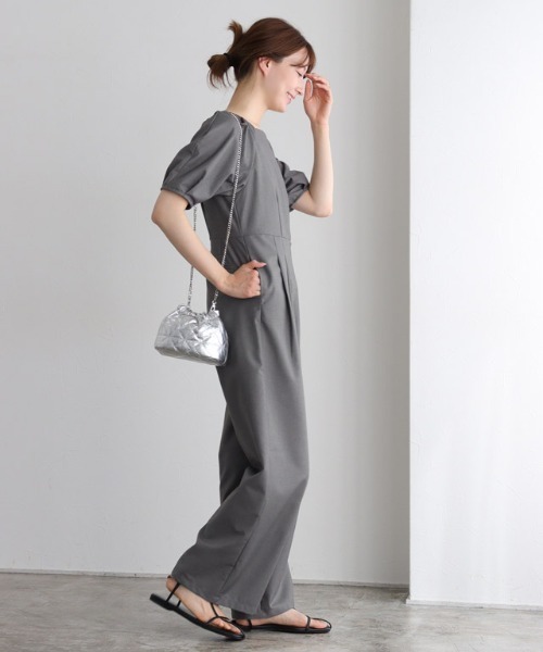 Pierrot（ピエロ）の「パフスリーブオールインワン（つなぎ/オールインワン・レディース・ブラック/チャコール・PM/M/L）」の8枚目の写真