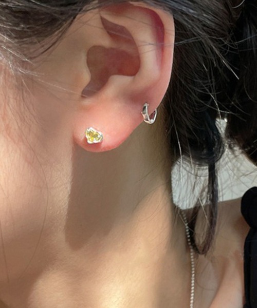 almo(アルモ)の「ハートカラーストーンミニピアス/ペア(RO)(ピアス(両耳用)・レディース・パープル/イエロー/ピンク/ブラック/ブルー/クリア・FREE)」の5枚目の写真