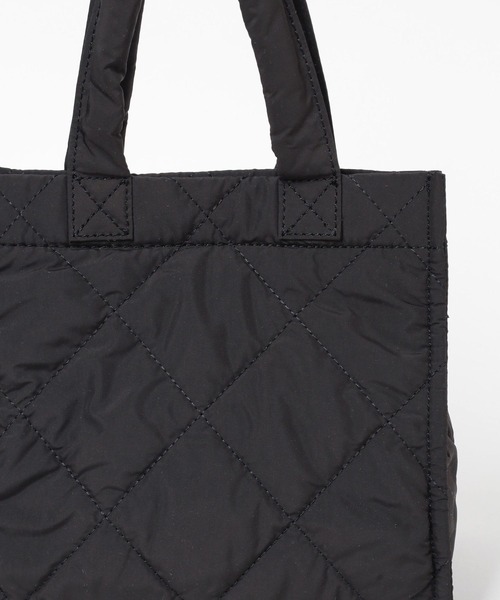 BAYFLOW（ベイフロー）の「[500mlのペットボトルも入る]チャームスクエアキルトトート（トートバッグ・レディース・アイボリー/ブラック/ライトグリーン・FREE）」の16枚目の写真