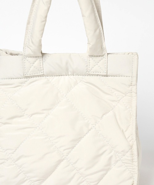 BAYFLOW（ベイフロー）の「[500mlのペットボトルも入る]チャームスクエアキルトトート（トートバッグ・レディース・アイボリー/ブラック/ライトグリーン・FREE）」の17枚目の写真