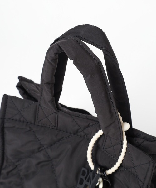 BAYFLOW（ベイフロー）の「[500mlのペットボトルも入る]チャームスクエアキルトトート（トートバッグ・レディース・アイボリー/ブラック/ライトグリーン・FREE）」の19枚目の写真