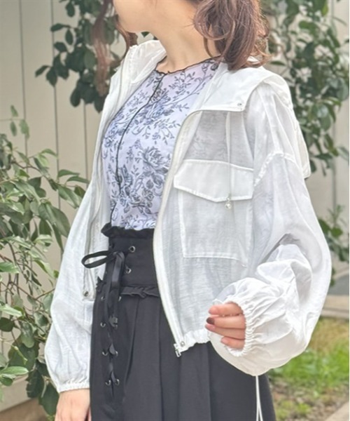 axes femme(アクシーズファム)の「ポケット付シアーパーカー(ブルゾン・レディース・キナリ/ブラック/グレイッシュベージュ/ブルー・FREE)」の2枚目の写真