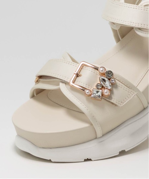 コンビマテリアル ビジューバックルサンダル（サンダル）｜RANDA