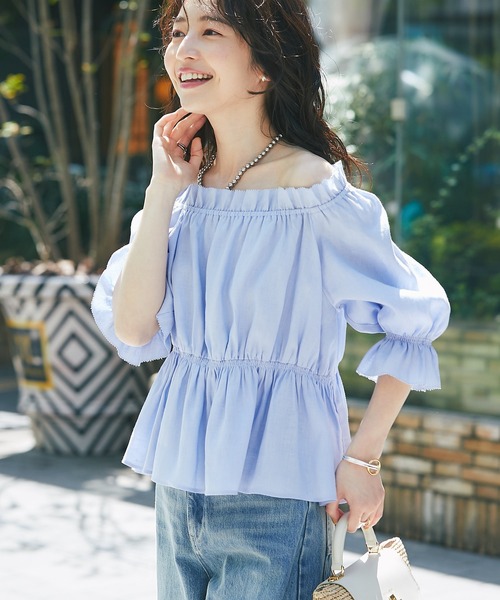 La boutique BonBonオフショルダー シャーリングギャザーブラウス La boutique BonBon（ラブティックボンボン）の「シャーリング