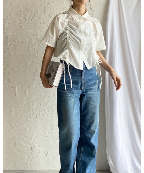 She's Closet(シーズクローゼット)の「半袖ショート丈クロップドドロストシャーリングギャザーリボンシャツブラウス(シャツ/ブラウス・レディース・ホワイト/ブルー/ブラック・FREE)」の4枚目の写真