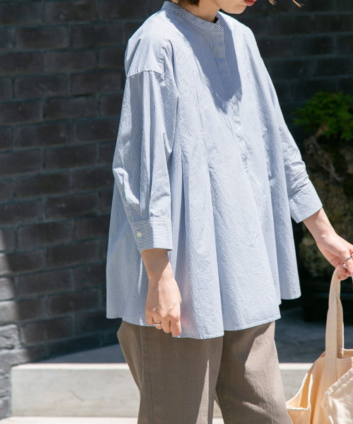 FORK&SPOON（フォークアンドスプーン）の「FORK&SPOON　ストライプタックブラウス（シャツ/ブラウス・レディース・ブラック/ブルー・1）」の2枚目の写真