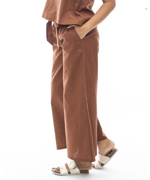 BILLABONG(ビラボン)の「BILLABONG レディース 【CHILLWEAR】 LINEN COTTON WOVEN LONG PANTS ロングパンツ 【2024年夏モデル】/ビラボン総柄ガウチョパンツ(その他パンツ・レディース・ブラウン/アイボリー/マルチ・MEDIUM/LARGE)」の5枚目の写真