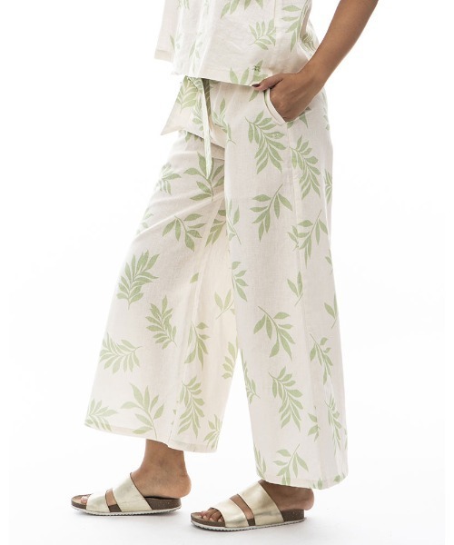 BILLABONG(ビラボン)の「BILLABONG レディース 【CHILLWEAR】 LINEN COTTON WOVEN LONG PANTS ロングパンツ 【2024年夏モデル】/ビラボン総柄ガウチョパンツ(その他パンツ・レディース・ブラウン/アイボリー/マルチ・MEDIUM/LARGE)」の15枚目の写真