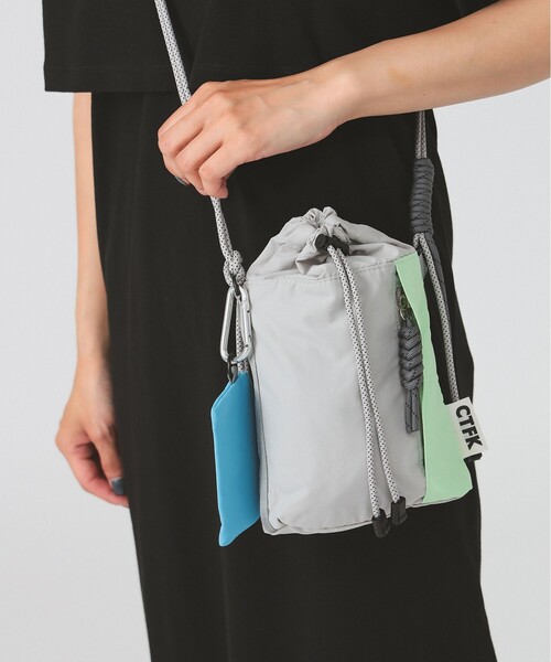 Ray BEAMS(レイビームス)の「CTRL FREAK / ナイロン ハンディ ショルダー(ショルダーバッグ・レディース・ブラック/グリーン系その他5/グレー・ONE SIZE)」の2枚目の写真