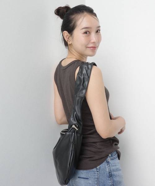 y/m by 村岡美里（イムバイムラオカミサト）の「ドローコードショルダーBAG（ショルダーバッグ・レディース・ブラック・FREE）」の11枚目の写真