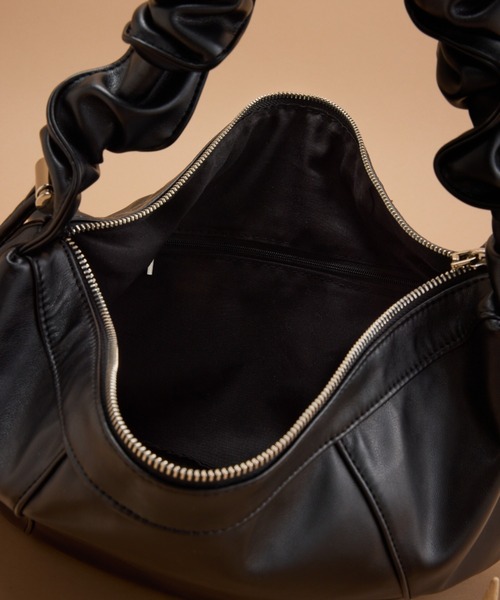 y/m by 村岡美里（イムバイムラオカミサト）の「ドローコードショルダーBAG（ショルダーバッグ・レディース・ブラック・FREE）」の5枚目の写真