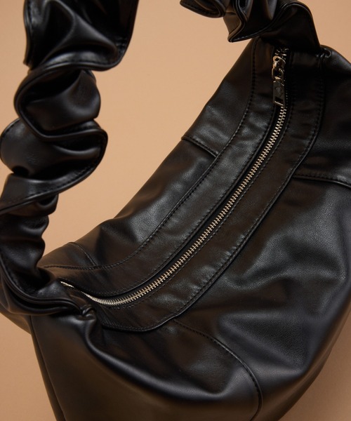 y/m by 村岡美里（イムバイムラオカミサト）の「ドローコードショルダーBAG（ショルダーバッグ・レディース・ブラック・FREE）」の3枚目の写真