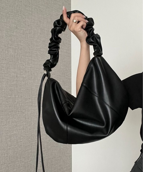 y/m by 村岡美里（イムバイムラオカミサト）の「ドローコードショルダーBAG（ショルダーバッグ・レディース・ブラック・FREE）」の10枚目の写真