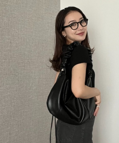 y/m by 村岡美里（イムバイムラオカミサト）の「ドローコードショルダーBAG（ショルダーバッグ・レディース・ブラック・FREE）」の8枚目の写真