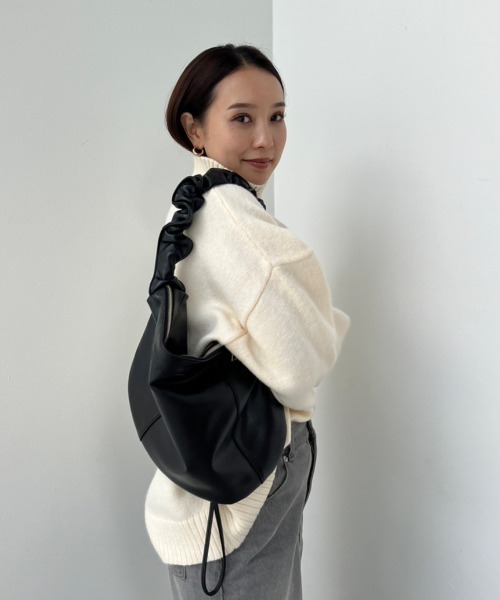 y/m by 村岡美里（イムバイムラオカミサト）の「ドローコードショルダーBAG（ショルダーバッグ・レディース・ブラック・FREE）」の13枚目の写真