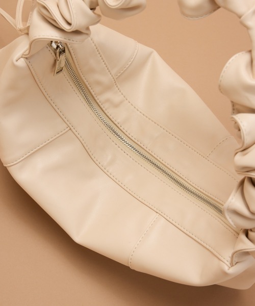 y/m by 村岡美里（イムバイムラオカミサト）の「ドローコードショルダーBAG（ショルダーバッグ・レディース・ブラック・FREE）」の20枚目の写真