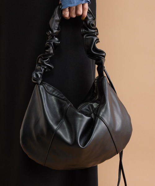 y/m by 村岡美里（イムバイムラオカミサト）の「ドローコードショルダーBAG（ショルダーバッグ・レディース・ブラック・FREE）」の6枚目の写真