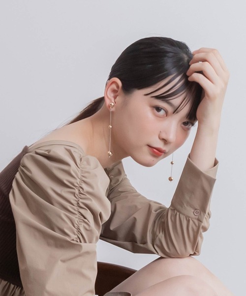 RANDA(ランダ)の「ロングスイングイヤリング(イヤリング・レディース・ホワイト系その他/ゴールド・FREE)」の1枚目の写真