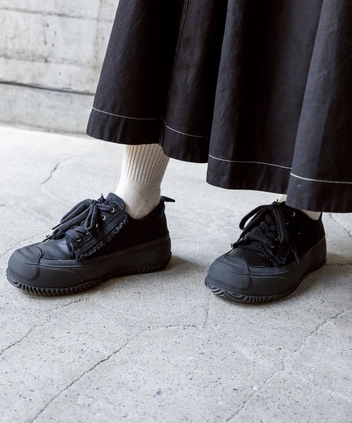 niko and...（ニコアンド）の「オリジナルボリュームフリンジスニーカー（スニーカー・レディース・ブラック/アイボリー・MEDIUM/LARGE）」の12枚目の写真