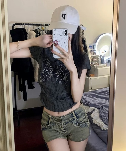 .KOM(ドットコム)の「A'GEM/9 × .kom 『.KOM/ドットケーオーエム』ブロークン蝶クロップTEE(Tシャツ/カットソー・レディース・チャコールグレー/ホワイト・S)」の5枚目の写真
