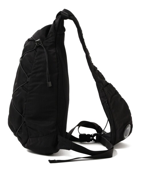 C.P. COMPANY（シーピーカンパニー）の「C.P. Company / Nylon B Crossbody Rucksack（トートバッグ・メンズ・ブラック・ONE SIZE）」の2枚目の写真