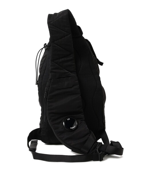 C.P. COMPANY（シーピーカンパニー）の「C.P. Company / Nylon B Crossbody Rucksack（トートバッグ・メンズ・ブラック・ONE SIZE）」の3枚目の写真
