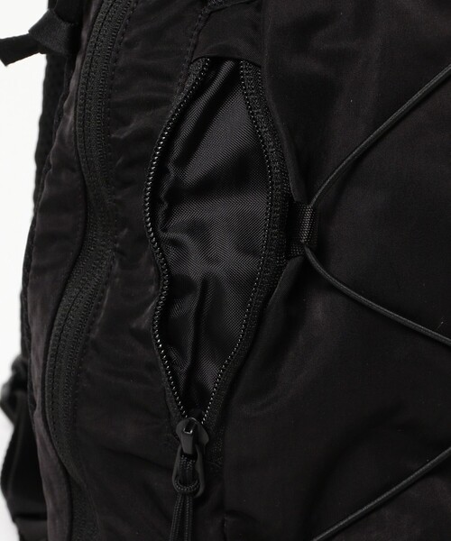 C.P. COMPANY（シーピーカンパニー）の「C.P. Company / Nylon B Crossbody Rucksack（トートバッグ・メンズ・ブラック・ONE SIZE）」の5枚目の写真