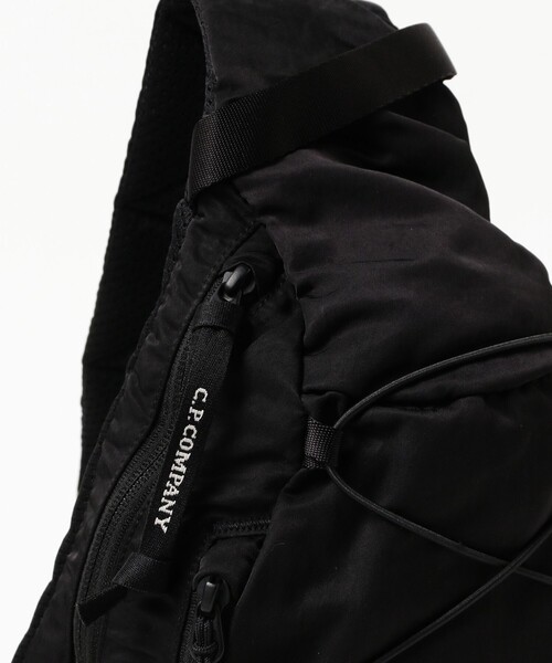 C.P. COMPANY（シーピーカンパニー）の「C.P. Company / Nylon B Crossbody Rucksack（トートバッグ・メンズ・ブラック・ONE SIZE）」の6枚目の写真