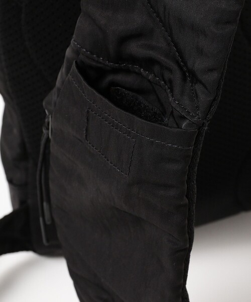 C.P. COMPANY（シーピーカンパニー）の「C.P. Company / Nylon B Crossbody Rucksack（トートバッグ・メンズ・ブラック・ONE SIZE）」の7枚目の写真