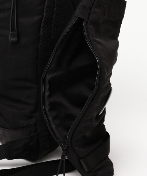 C.P. COMPANY（シーピーカンパニー）の「C.P. Company / Nylon B Crossbody Rucksack（トートバッグ・メンズ・ブラック・ONE SIZE）」の8枚目の写真