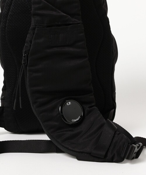 C.P. COMPANY（シーピーカンパニー）の「C.P. Company / Nylon B Crossbody Rucksack（トートバッグ・メンズ・ブラック・ONE SIZE）」の9枚目の写真