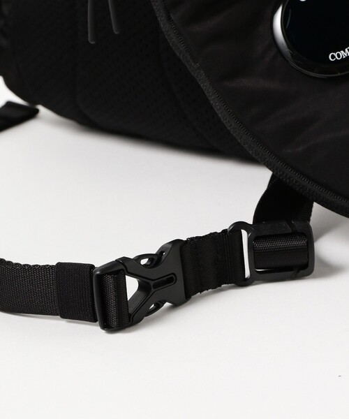 C.P. COMPANY（シーピーカンパニー）の「C.P. Company / Nylon B Crossbody Rucksack（トートバッグ・メンズ・ブラック・ONE SIZE）」の10枚目の写真