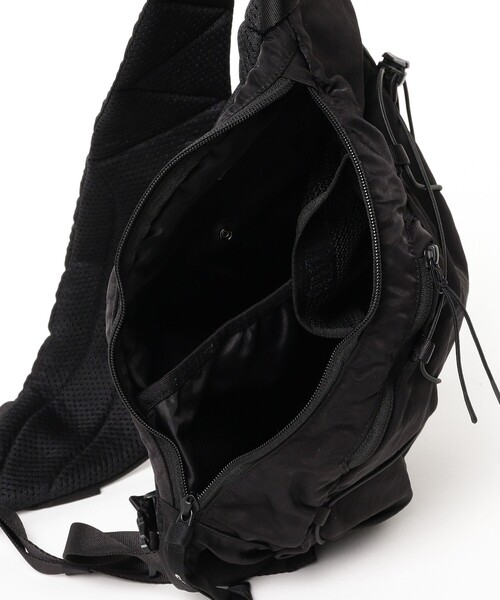 C.P. COMPANY（シーピーカンパニー）の「C.P. Company / Nylon B Crossbody Rucksack（トートバッグ・メンズ・ブラック・ONE SIZE）」の12枚目の写真