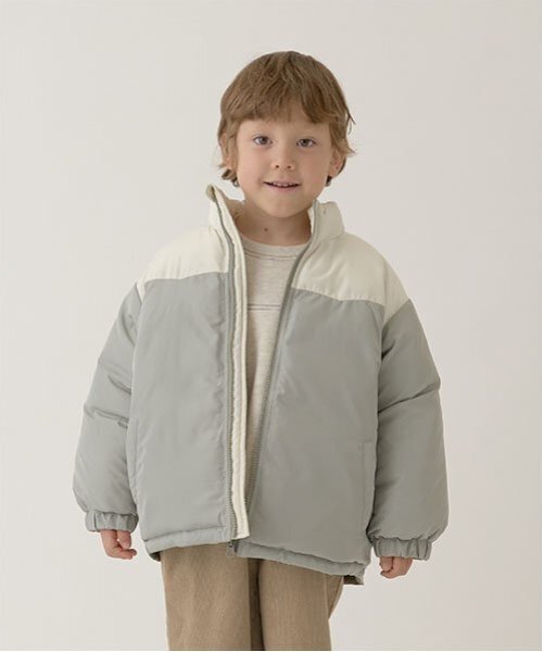 b・ROOM（ビールーム）の「【万能アウター】バイカラーパフジャケット（ブルゾン・キッズ・ブルーグリーン/ブラック/マルチ/キャメル/ライトカーキ・100cm/110cm/120cm/130cm/140cm/150cm）」の3枚目の写真