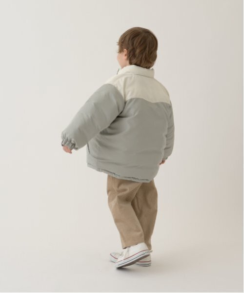 b・ROOM（ビールーム）の「【万能アウター】バイカラーパフジャケット（ブルゾン・キッズ・ブルーグリーン/ブラック/マルチ/キャメル/ライトカーキ・100cm/110cm/120cm/130cm/140cm/150cm）」の16枚目の写真