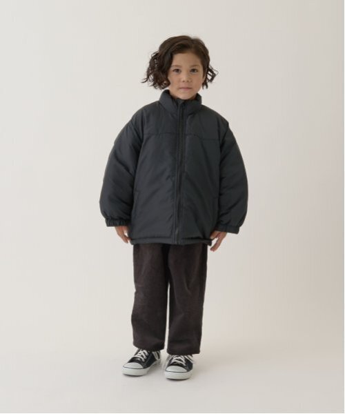 b・ROOM（ビールーム）の「【万能アウター】バイカラーパフジャケット（ブルゾン・キッズ・ブルーグリーン/ブラック/マルチ/キャメル/ライトカーキ・100cm/110cm/120cm/130cm/140cm/150cm）」の17枚目の写真