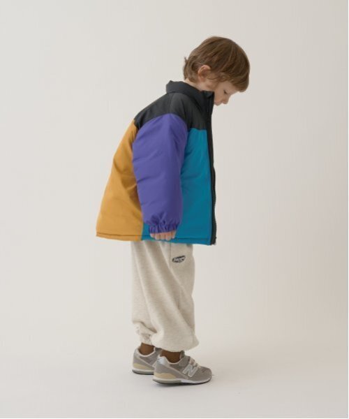 b・ROOM（ビールーム）の「【万能アウター】バイカラーパフジャケット（ブルゾン・キッズ・ブルーグリーン/ブラック/マルチ/キャメル/ライトカーキ・100cm/110cm/120cm/130cm/140cm/150cm）」の7枚目の写真