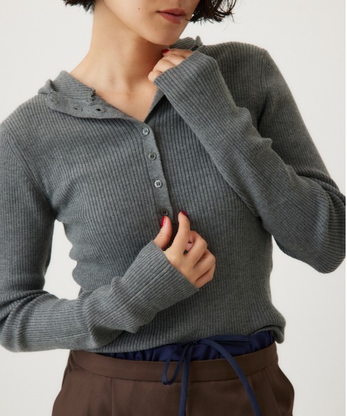 crie conforto(クリーコンフォルト)の「バラクラバニットプルオーバー 冬服 / 長袖 / フードあり(ニット/セーター・レディース・ブラック/オフホワイト/グレー・FREE)」の3枚目の写真