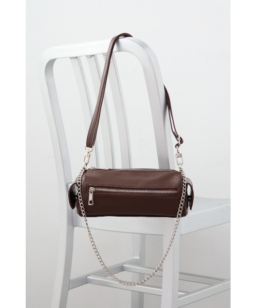 AZUL by moussy(アズールバイマウジー)の「サイドポケットワイドシェイプバッグ(ボディバッグ/ウエストポーチ・レディース・カーキ/ブラック/ブラウン・FREE)」の3枚目の写真