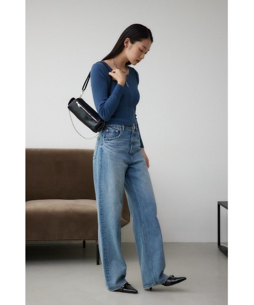 AZUL by moussy(アズールバイマウジー)の「サイドポケットワイドシェイプバッグ(ボディバッグ/ウエストポーチ・レディース・カーキ/ブラック/ブラウン・FREE)」の5枚目の写真