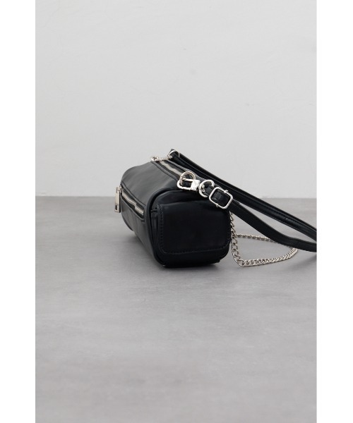 AZUL by moussy(アズールバイマウジー)の「サイドポケットワイドシェイプバッグ(ボディバッグ/ウエストポーチ・レディース・カーキ/ブラック/ブラウン・FREE)」の6枚目の写真