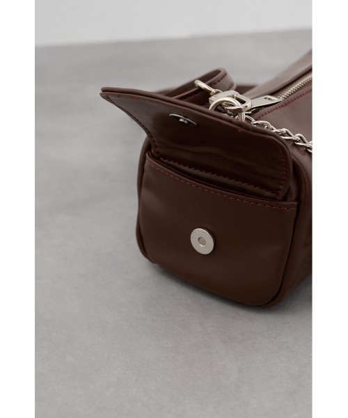 AZUL by moussy(アズールバイマウジー)の「サイドポケットワイドシェイプバッグ(ボディバッグ/ウエストポーチ・レディース・カーキ/ブラック/ブラウン・FREE)」の15枚目の写真