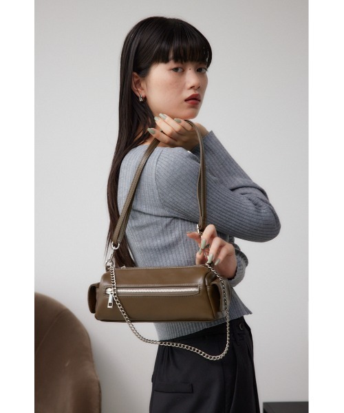 AZUL by moussy(アズールバイマウジー)の「サイドポケットワイドシェイプバッグ(ボディバッグ/ウエストポーチ・レディース・カーキ/ブラック/ブラウン・FREE)」の18枚目の写真