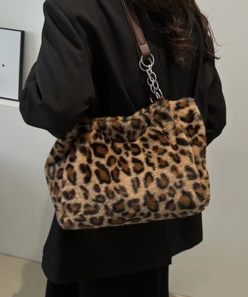 Ritzy(リッツィー)の「大容量 ヒョウ柄 もこもこ ショルダーバッグ(ショルダーバッグ・レディース・ホワイト/ブラウン・FREE)」の17枚目の写真