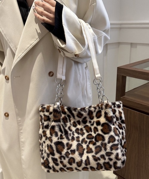 Ritzy(リッツィー)の「大容量 ヒョウ柄 もこもこ ショルダーバッグ(ショルダーバッグ・レディース・ホワイト/ブラウン・FREE)」の12枚目の写真