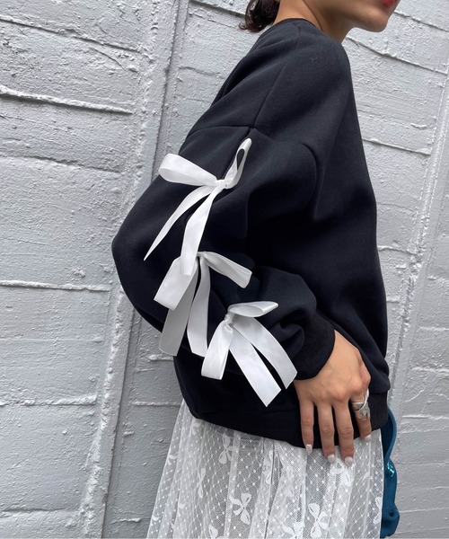 VICKY(ビッキー)の「リボンスリーブショートボリュームスウェット《手洗い可能》(スウェット・レディース・グレー/ブラック・M)」の2枚目の写真