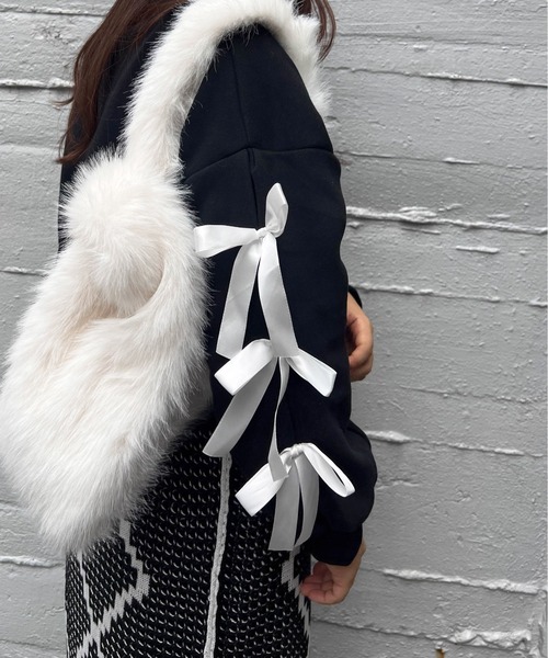 VICKY(ビッキー)の「リボンスリーブショートボリュームスウェット《手洗い可能》(スウェット・レディース・グレー/ブラック・M)」の8枚目の写真