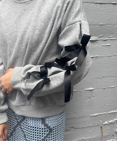 VICKY(ビッキー)の「リボンスリーブショートボリュームスウェット《手洗い可能》(スウェット・レディース・グレー/ブラック・M)」の17枚目の写真