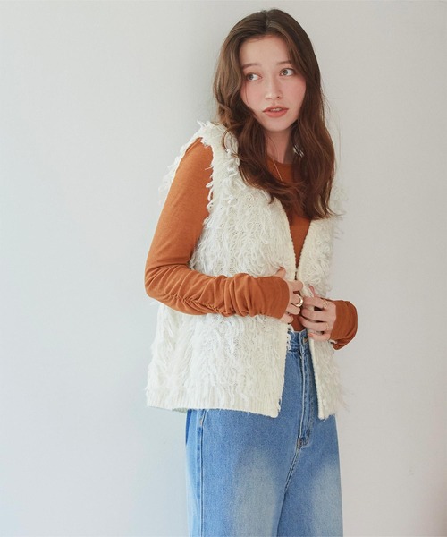 titivate（ティティベイト）の「ループフリンジニットベスト（ベスト・レディース・チャコール/グレイッシュベージュ/アイボリー・FREE）」の5枚目の写真